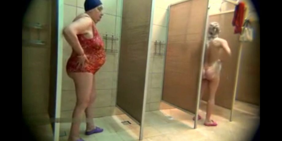 920px x 460px - Teens Milfs and Grannies spied in public shower EMPFlix Porn Videos