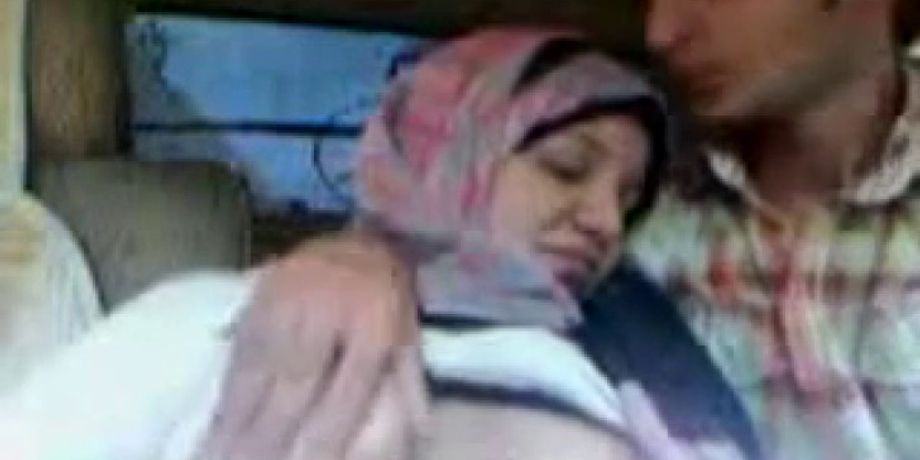 Arab Boob Press - Arab Hijab Girl sucked Big Boobs and kissed in Car EMPFlix Porn Videos