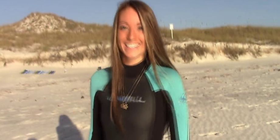 Beach Squirt - Filming my lesbian girl squirting on the beach EMPFlix Porn Videos