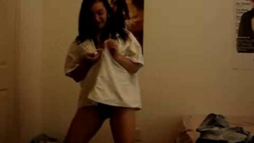 Webcam Teen Strip Dance