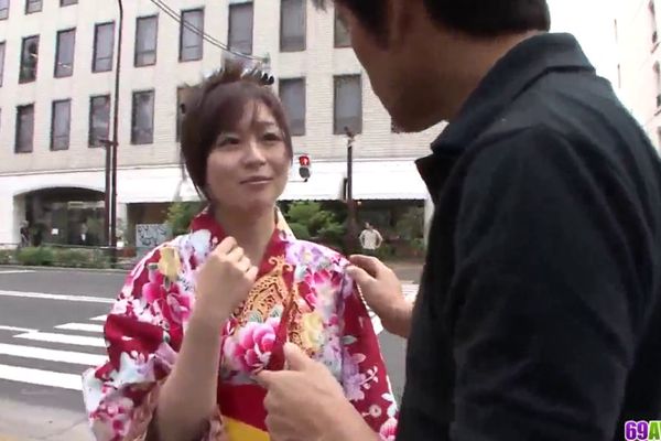 Nozomi Hazuki leaves random guy to fuck her in hardcore