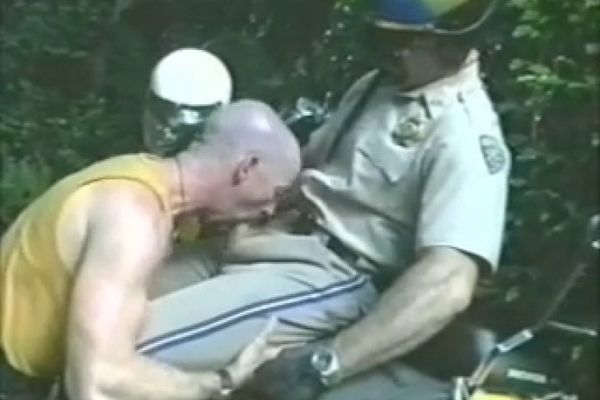 Cop gets his ass kicked