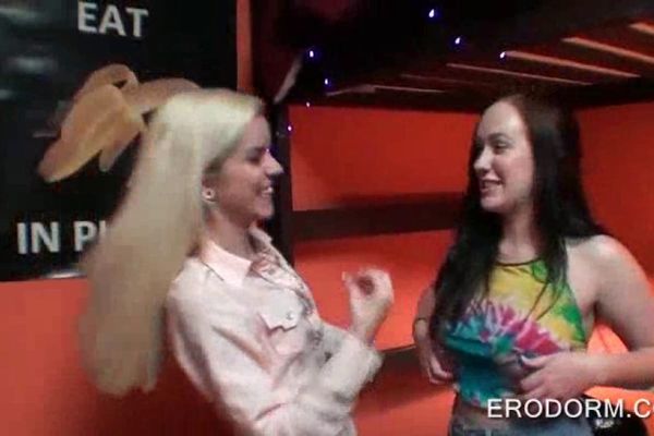 Sexy college babes making out at orgy party - EMPFlix Porn ...