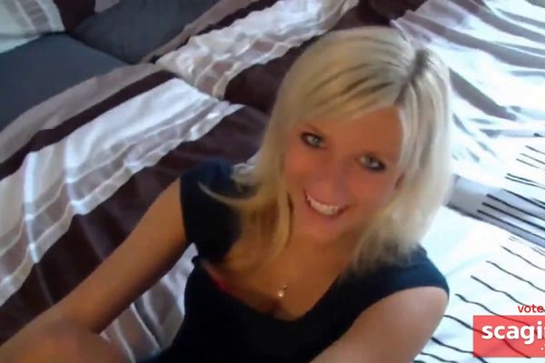 cute blonde cum on her feet - EMPFlix Porn Videos