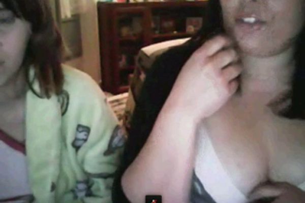 2 friends show tits on webcam